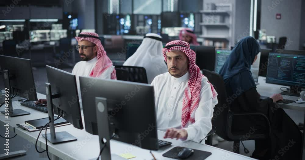 Leinwandbilder Diverse Middle Eastern Software Development Department Working on an Digital Financing Tool for an Investment Company. Group of Muslim Web Engineers Create an AI with Reinforced Learning Techniques