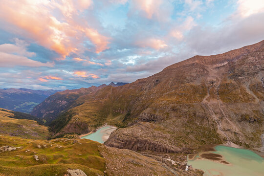 Austria, Salzburger Land, View from Kaiser-Franz-Josefs-Hohe toﾠStausee Margaritzeﾠreservoir at dusk