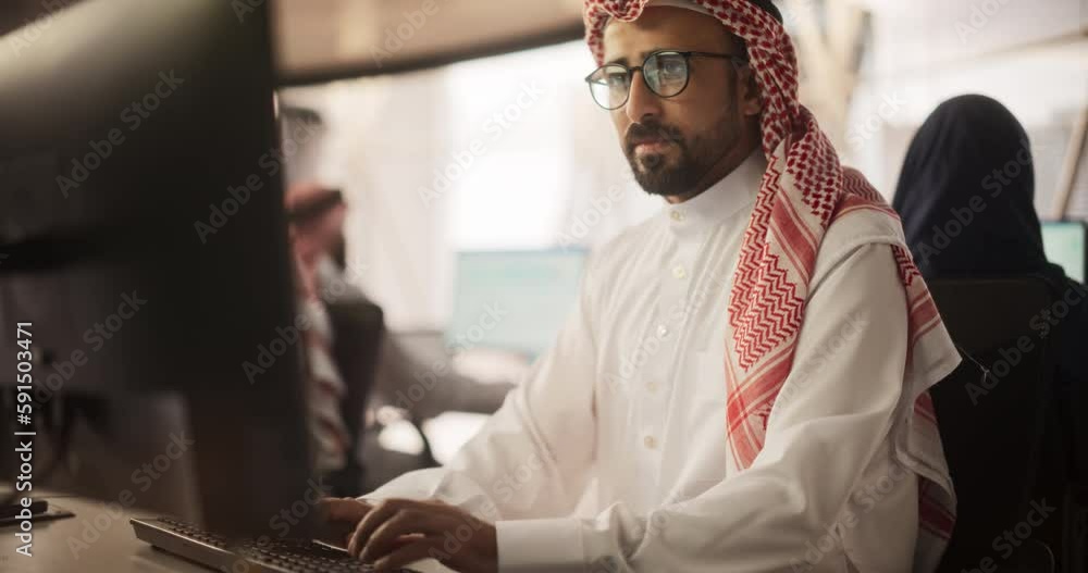 Aufkleber Arab Telecommunications Manager Working in a Research and Development Facility on a Desktop Computer. Focused Middle Eastern Software Engineer Updating Server System Database. Slow Motion Footage