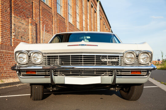 front view of a white Chevrolet Impala 1965 sports car Coup&eacute;