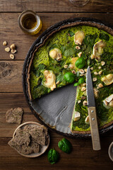 tarte salée quiche fait maison aux épinards, fromage de chèvre, basilic et noisettes