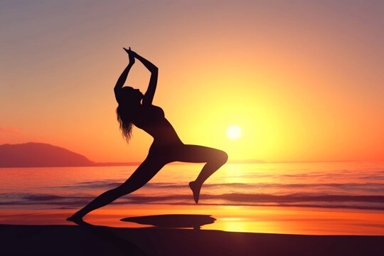 Mujer haciendo yoga en la playa al atardecer con espectacular puesta de sol en el horizonte. Generative ai.