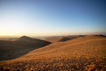 Fototapeta na wymiar Visible horizon in a desert landscape