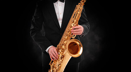 Obraz na płótnie Canvas Saxophonist on a black background close-up.