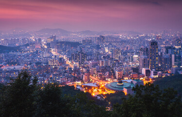 Obraz premium Seoul City skyline and downtown and skyscraper at night is The best view and beautiful of South Korea at Namhansanseong mountain.