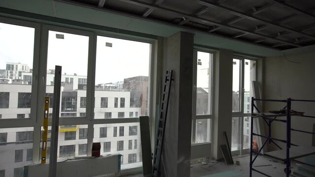 Ceiling installation with expert technicians In the room that is in the construction process