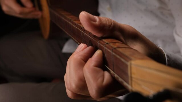 turkish saz playing
