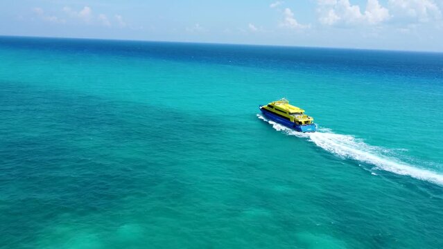 ferri en mar abierto caribe