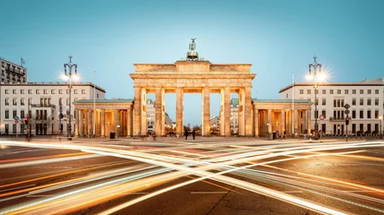 Tableaux ronds sur aluminium Berlin the famous brandenburg gate of berlin at night