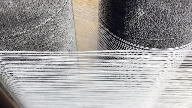 The yarns are unwound through the feed rollers on the knitting machine