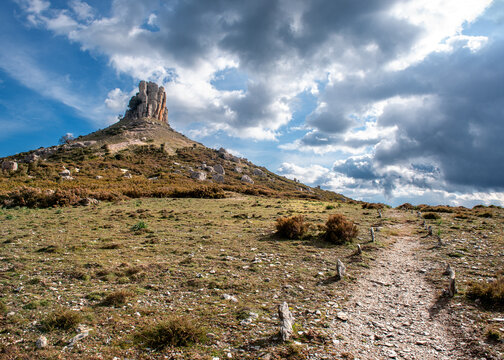 Sardegna, veduta di Perda'e Liana, il tacco montuoso pi&ugrave; alto d'Ogliastra e monumento naturale, Italia, Europa