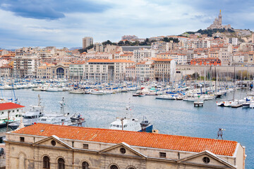 Fototapeta na wymiar Panoramic view of the marina at Marseille, France