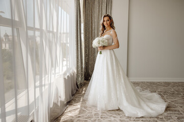 Fototapeta na wymiar bride in white wedding dress