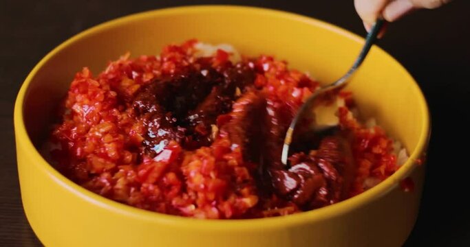 Add oil to chopped onion, red pepper and tomato paste and mix