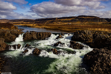 Fototapeta na wymiar Beautiful Landscape arround Icelandic Waterfal