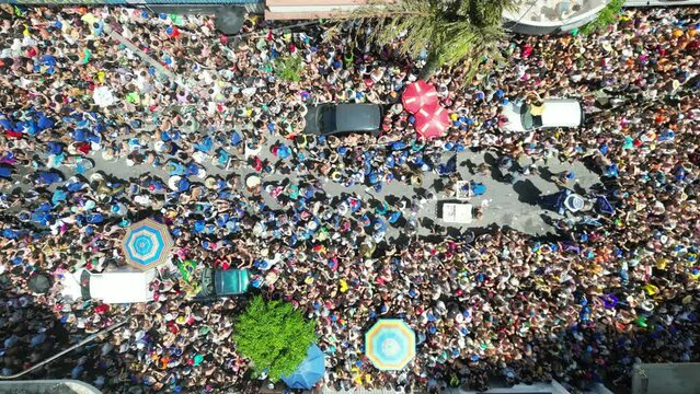 Carnaval Brasileiro Bloquinho Bloco Rua Cidade Paisagem Urbana Urbano S&atilde;o Paulo Grupo Carnavalesco Musical Charanga Movimento Pessoas Instrumentos Metal Trombone Sax Saxofone Trompete Flauta Sao 