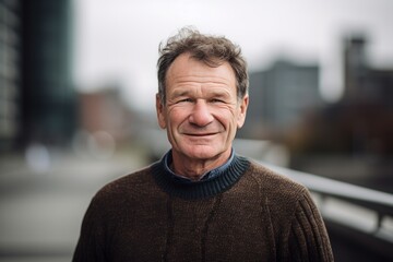 Obraz premium Portrait of senior man with grey hair smiling in the city.