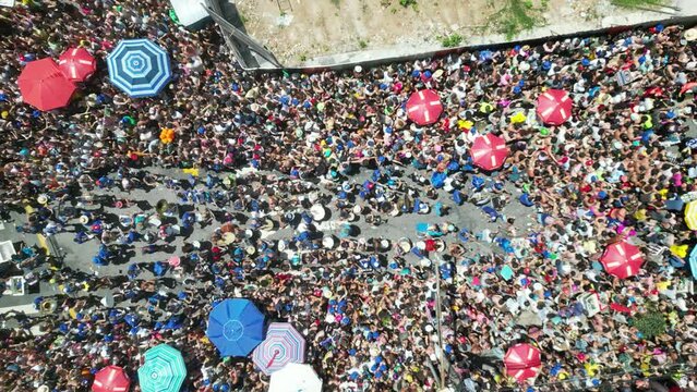 Carnaval Brasileiro Bloquinho Bloco Rua Cidade Paisagem Urbana Urbano S&atilde;o Paulo Grupo Carnavalesco Musical Charanga Movimento Pessoas Instrumentos Metal Trombone Sax Saxofone Trompete Flauta Sao 