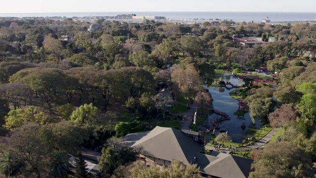 Vista a&eacute;rea del Jard&iacute;n Japones de Buenos Aires en Palermo con dron