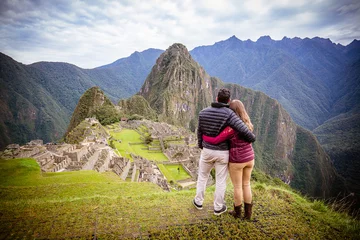 Photo sur Plexiglas Machu Picchu Couple admiring the spectacular view of Machu Picchu, UNESCO World Heritage site in Cusco Region, Peru