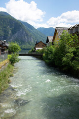 Fototapeta na wymiar river in the mountains in Hallstatt