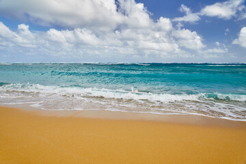 Fototapeta na wymiar Ocean waves breaking onto a sand beach