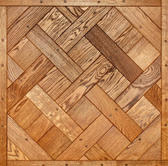 Beautiful binding in an oak wooden shield with a parquet pattern.