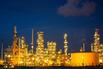 Obraz na płótnie Canvas Twilight scene of oil refinery plant and storage white tank oil of Petrochemistry
