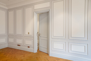 Fototapeta premium horizontal corner frame frame of interior on white wall with closed slightly open door and wooden parquet