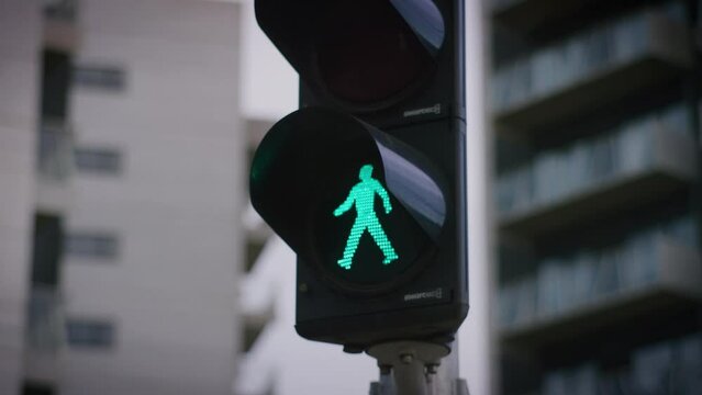 Slow zoom-in on traffic light that finally turns green.