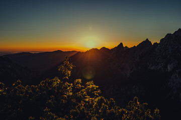 Obraz premium Sonnenaufgang in den Bergen