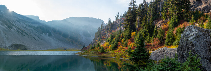 Panoramin view of Bagley Lake hiking trail at Mount Baker in Autumn - 591789891