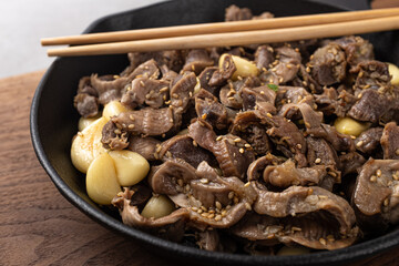 Stir-fried Spicy and Chewy Chicken Gizzard with Garlic