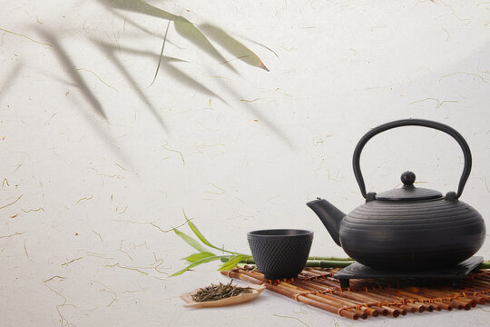 Under the background of bamboo tea POTS