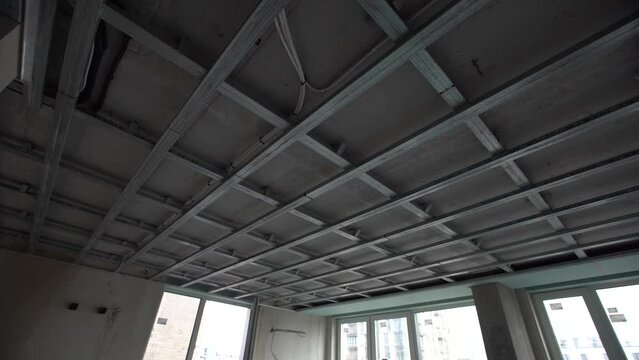 Ceiling installation with expert technicians In the room that is in the construction process