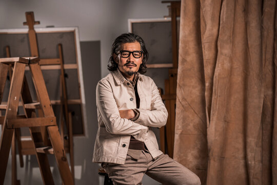 Senior painter working chamber