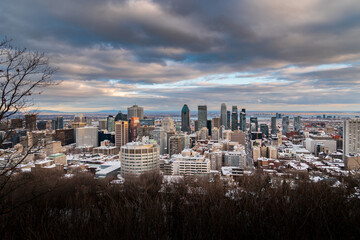 Fototapeta premium Aerial view of a cityscape under a cloudy sky