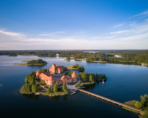 Obraz premium Trakai Castle with lake and forest in background. Lithuania.