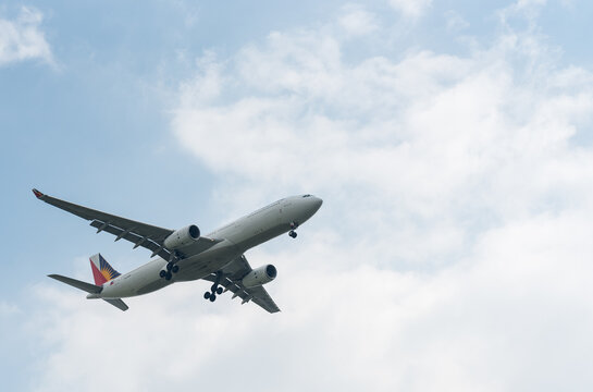 Philippine Airlines Airbus A330 RP-C8765 Landing in Manila International Airport