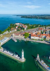 Fototapeta na wymiar Lindau im Bodensee aus der Luft, Ausblick auf den Hafen mit dem Leuchtturm und der Statue des Bayerischen Löwen 