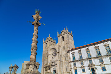 Fototapeta na wymiar The facade of the Porto Cathedral