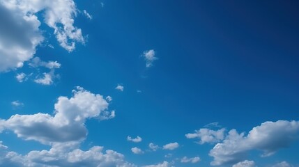 Fototapeta na wymiar Blauer Himmel mit Wolken und Sonnenschein, friedliche Naturkulisse, entspannte Atmosphäre, malerischen Details, Generative AI 26