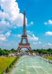 Fototapeta premium Eiffel Tower and Trocadero fountains, Paris, France
