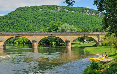 Fototapeta na wymiar France, picturesque bridge of Castelnaud in Dordogne