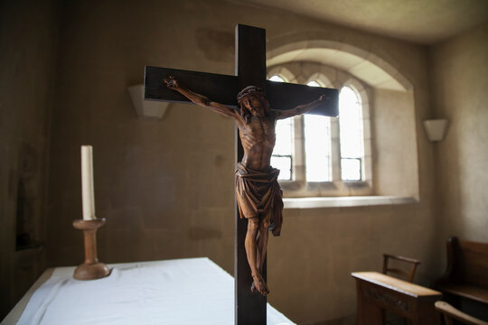 Altartop crucifix in crypt prayer alcove; York, England