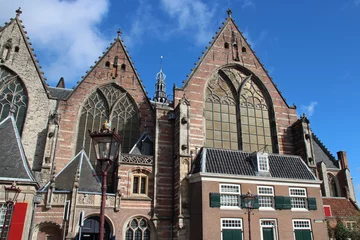 Fototapeten old church (oude kerk) and houses in amsterdam (the netherlands)  © frdric
