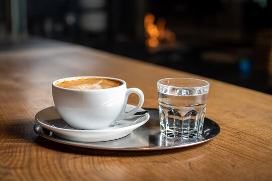 Kaffe und Wasser