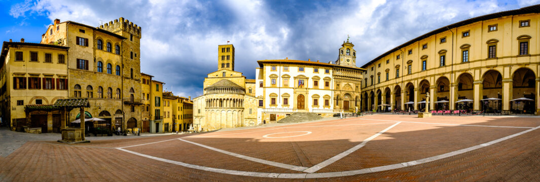 Fototapeta old town of Arezzo in Italy