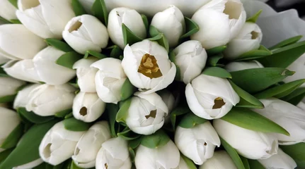 Deurstickers weisse Tulpenblüten - Schnittblumen-Strauss © etfoto