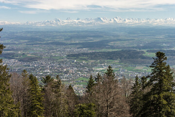 Vue sur l'agglomération Soleuroise  depuis le Hinter Weissenstein ( Canton de Soleure )